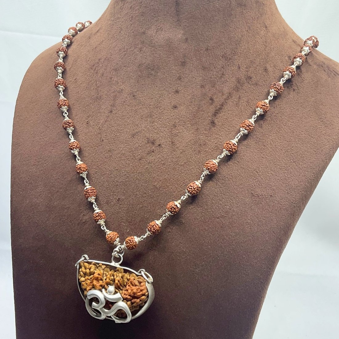 Authentic (एक मुखी रुद्राक्ष) Collector Mukhi rudraksha with mukhi  Silver capped (28 inches) Rudrapuja